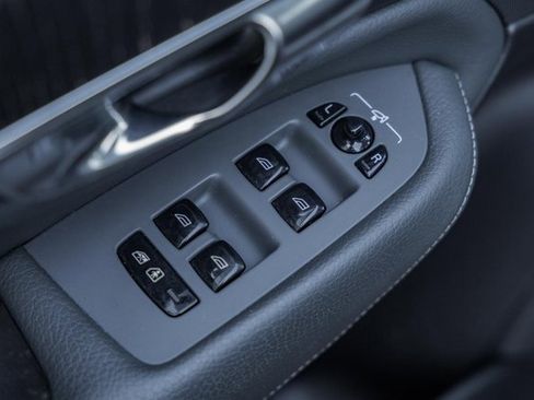 Used 2020 Volvo XC90 T6 Momentum image 39