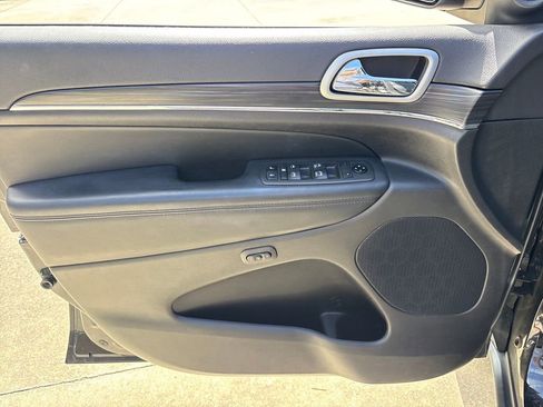 Used 2021 Jeep Grand Cherokee Limited image 16