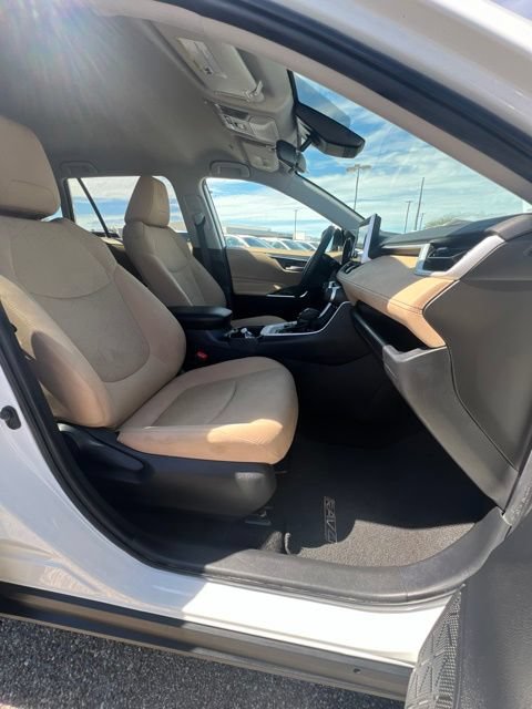Used 2025 Toyota RAV4 XLE AWD/4WD image 35