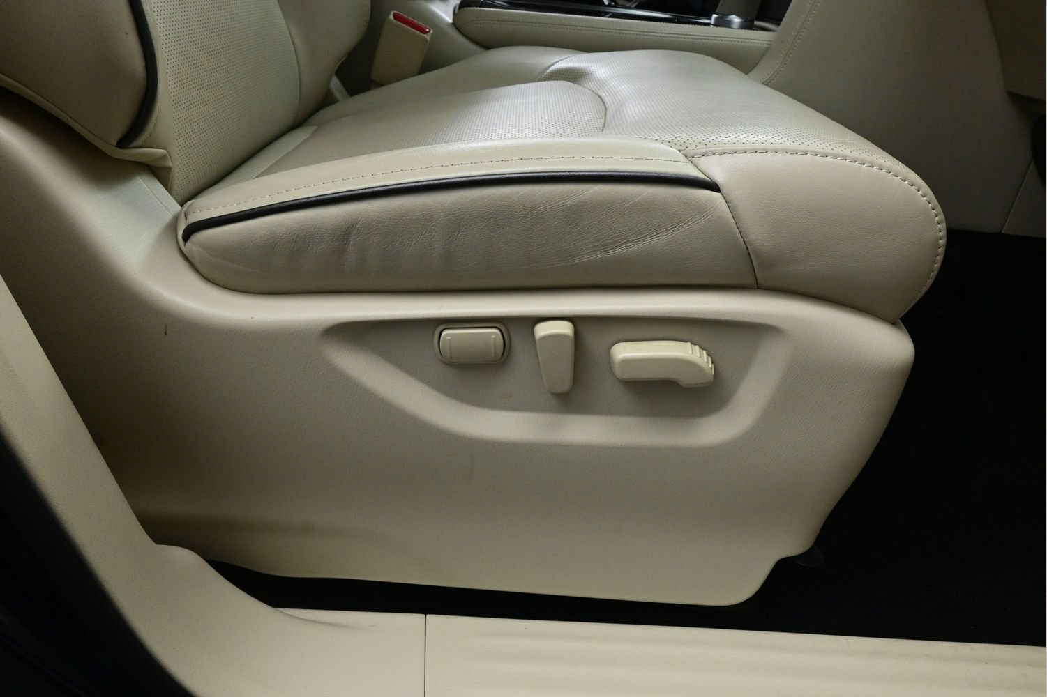 Used 2023 INFINITI QX80 Luxe w/ All-Season Package AWD/4WD image 16