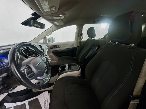 Used 2021 Chrysler Pacifica Touring w/ Cold Weather Group image 21