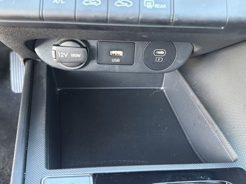 Used 2025 Hyundai Elantra SE image 13