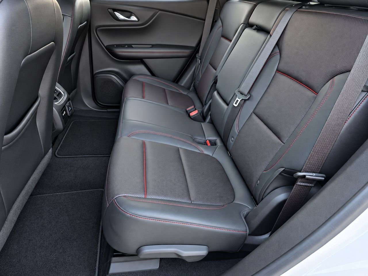 Certified 2022 Chevrolet Blazer RS w/ Enhanced Convenience Package AWD/4WD image 26