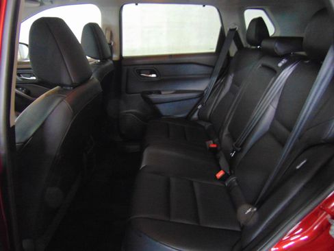 Used 2023 Nissan Rogue SV AWD/4WD image 11