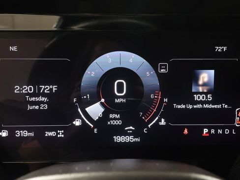 Used 2025 GMC Yukon XL Denali AWD/4WD image 12