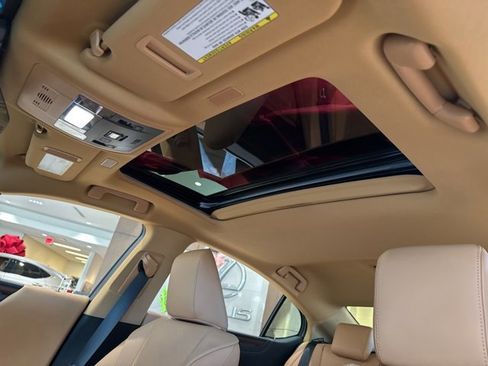 New 2025 Lexus ES 350 w/ Premium Package image 15