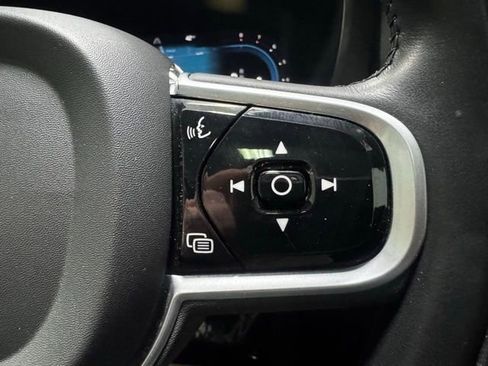 Used 2022 Volvo XC60 B6 Inscription w/ Advanced Package image 22