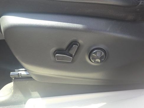 Used 2023 Chrysler Pacifica Touring-L FWD image 29