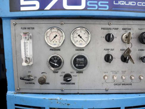 Used 2017 Chevrolet Express 2500 Extended image 16