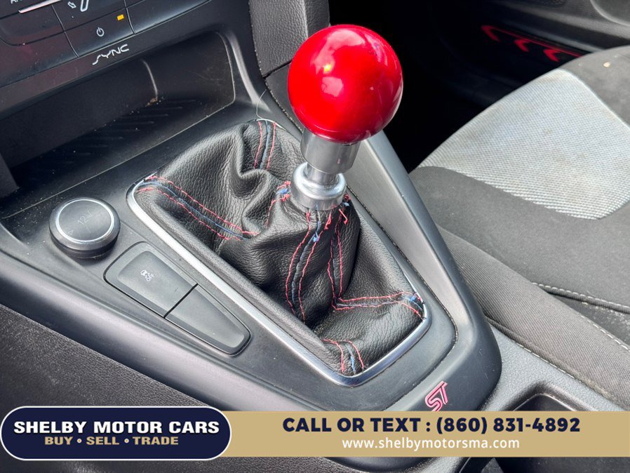 Used 2017 Ford Focus ST FWD image 12