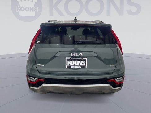 Used 2023 Kia Niro SX Touring image 5