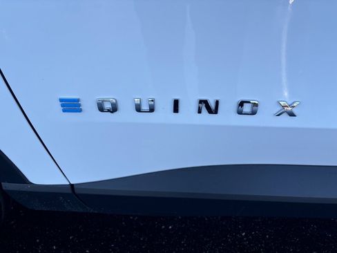 New 2026 Chevrolet Equinox EV LT image 32