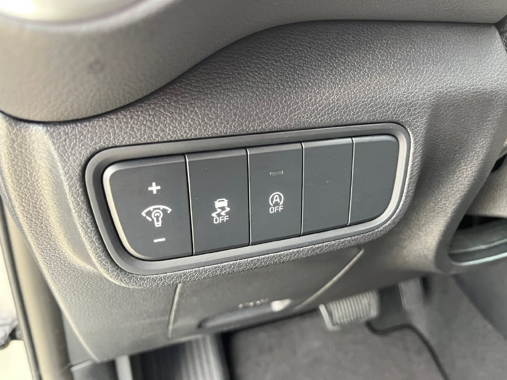 Used 2025 Kia Soul LX w/ LX Technology Package FWD image 22