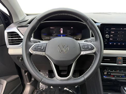 Used 2025 Volkswagen Taos SE w/ Panoramic Sunroof Package AWD/4WD image 12
