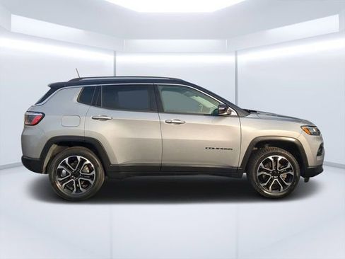 Used 2022 Jeep Compass Limited image 2