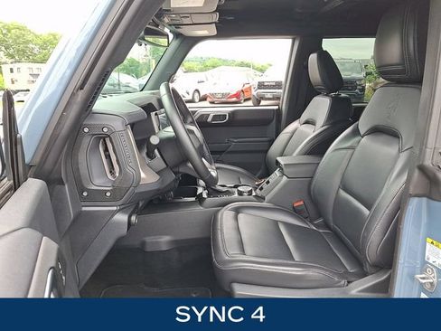 Used 2025 Ford Bronco Outer Banks AWD/4WD image 2