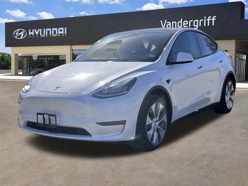 Used 2023 Tesla Model Y Long Range image 2
