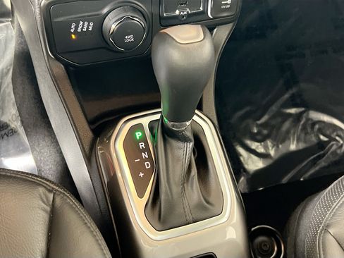Used 2022 Jeep Renegade Limited w/ Sun, Sound & Wheels Group AWD/4WD image 17
