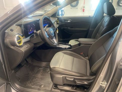 New 2026 Chevrolet Trax LT w/ LT Convenience Package FWD image 24