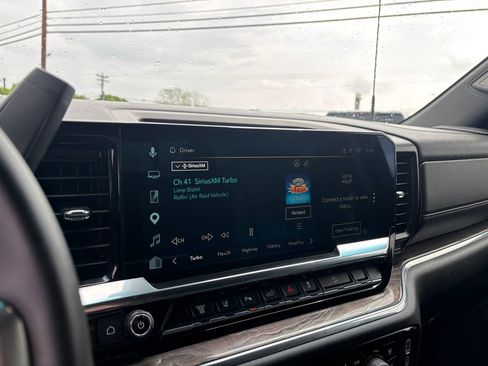 Used 2025 Chevrolet Silverado 2500 LTZ w/ LTZ Convenience Package image 18