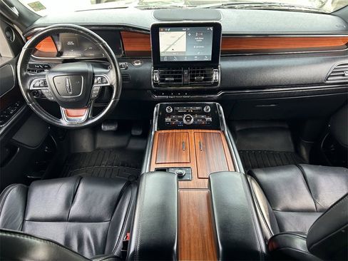 Used 2019 Lincoln Navigator Reserve image 15