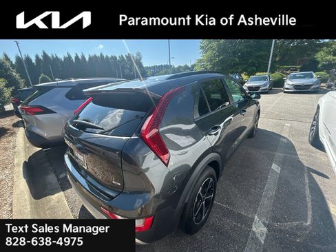 Certified 2025 Kia Niro EX FWD image 4