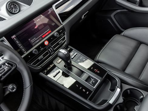 Certified 2026 Porsche Macan Turbo AWD/4WD image 32