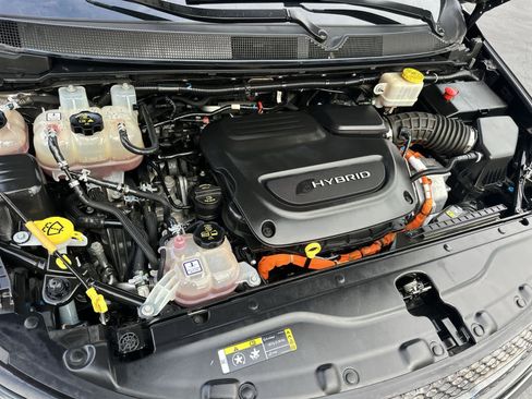 Used 2020 Chrysler Pacifica Limited w/ Advanced Safetytec Group image 9