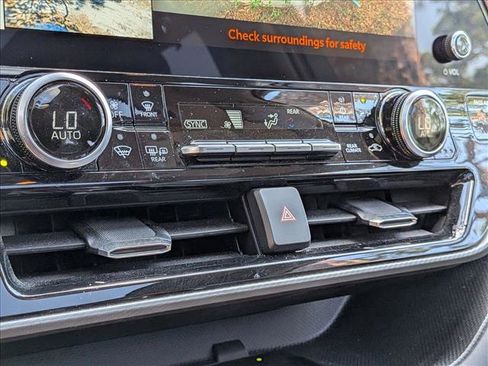 Used 2023 Toyota Highlander Platinum image 8