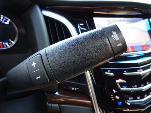 Used 2020 Cadillac Escalade Luxury AWD/4WD image 18