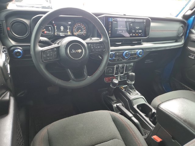 Used 2024 Jeep Wrangler Unlimited Rubicon AWD/4WD image 10
