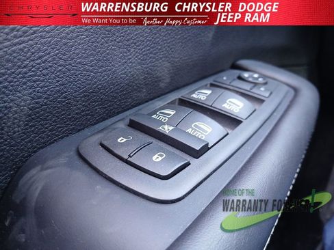 New 2026 Chrysler Pacifica Select image 30
