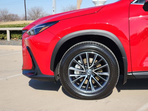 Used 2025 Lexus NX 250 FWD w/ Premium Package image 9