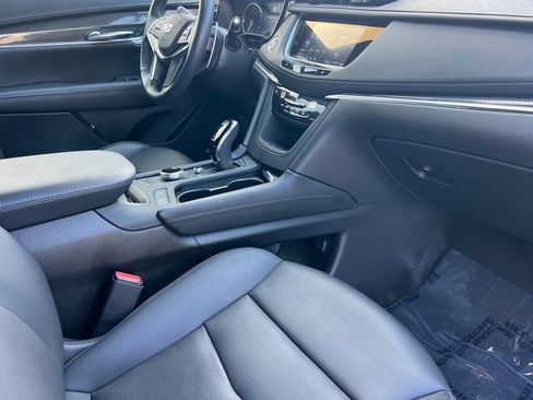 Used 2022 Cadillac XT5 Sportv w/ LPO, ONYX Package image 18