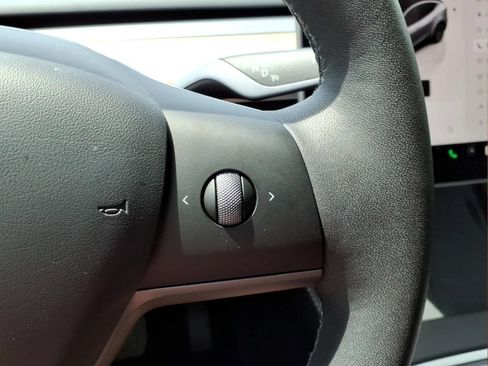 Used 2024 Tesla Model Y Long Range AWD/4WD image 14