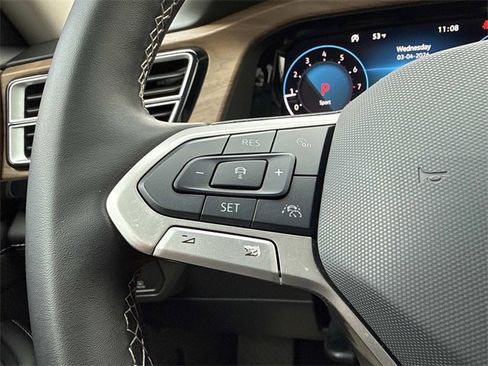 Certified 2025 Volkswagen Atlas SE image 26