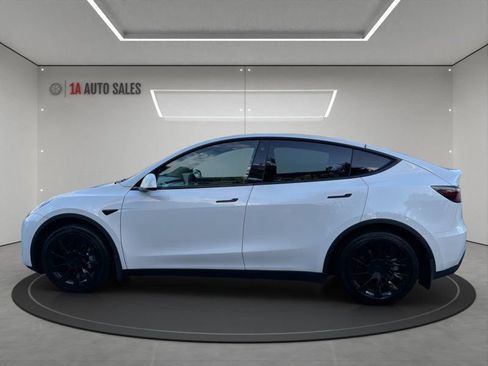 Used 2022 Tesla Model Y Long Range AWD/4WD image 2
