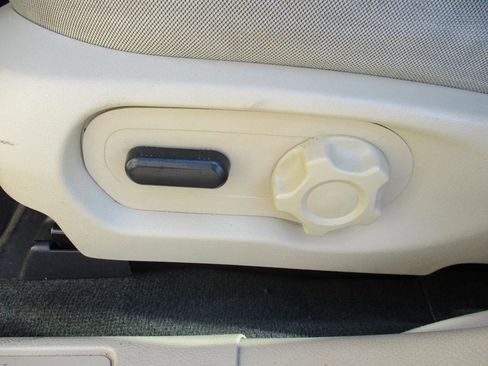Used 2014 Ford Taurus SE FWD image 13