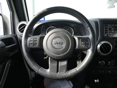 Used 2015 Jeep Wrangler Unlimited Rubicon w/ Connectivity Group AWD/4WD image 37