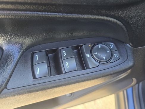 Used 2020 Chevrolet Equinox LT w/ Driver Convenience Package image 18