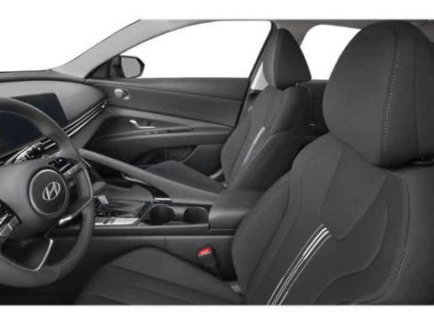Used 2025 Hyundai Elantra SEL image 11