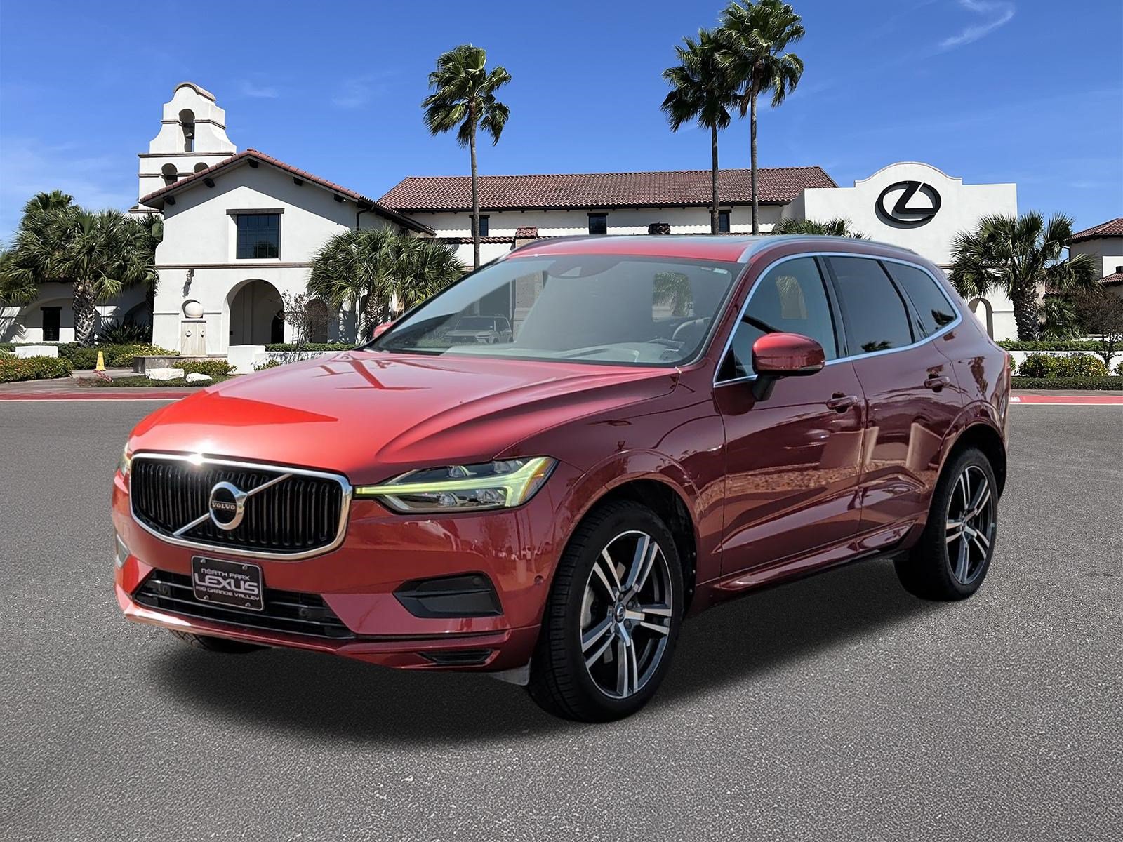Used 2018 Volvo XC60 T6 Momentum w/ Vision Package AWD/4WD image 5