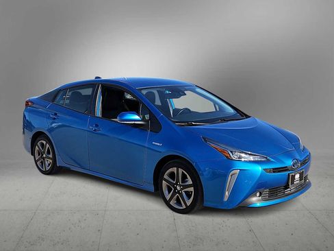 Used 2022 Toyota Prius XLE image 2
