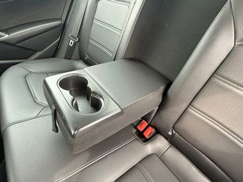 Used 2022 Volkswagen Passat 2.0T image 32