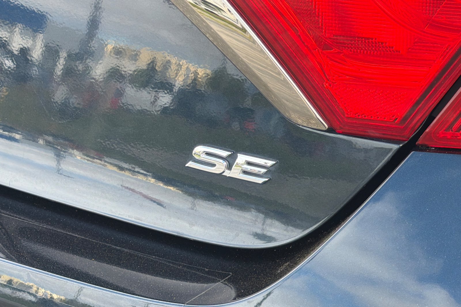 Used 2016 Toyota Camry SE FWD image 40