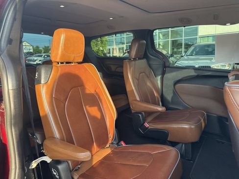 Used 2017 Chrysler Pacifica Limited FWD image 24