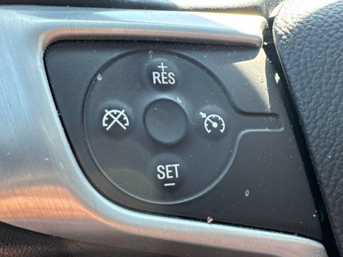 Used 2018 GMC Acadia SLT FWD image 17