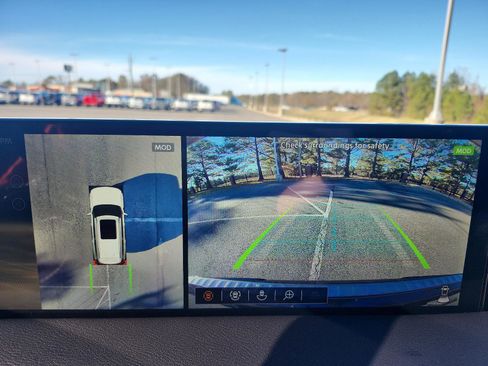 Used 2025 Nissan Armada Platinum image 18