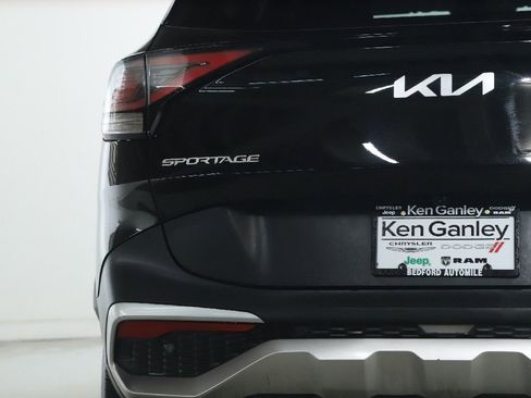 Used 2025 Kia Sportage LX image 45