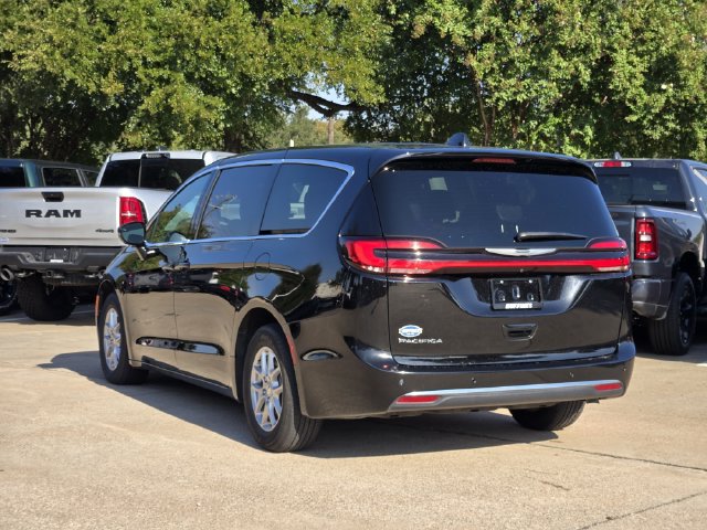 Certified 2025 Chrysler Pacifica Select FWD image 5